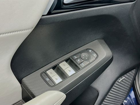 Used 2025 Mitsubishi Outlander SE image 15