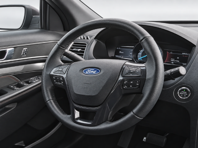 Used 2018 Ford Explorer XLT w/ Equipment Group 202A FWD image 16