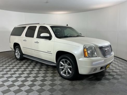 Used 2011 GMC Yukon XL Denali AWD/4WD image 3