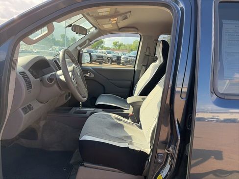 Used 2015 Nissan Frontier SV image 7