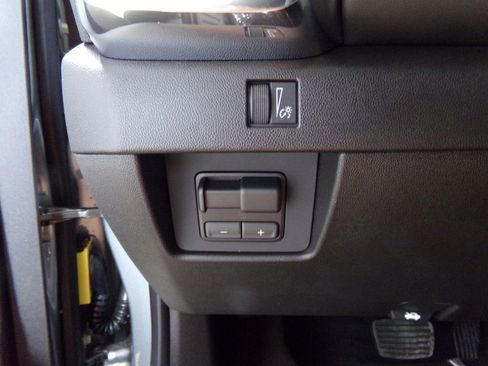 New 2025 GMC Canyon Elevation w/ Convenience Package image 27