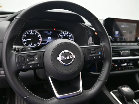 Used 2025 Nissan Pathfinder SV AWD/4WD image 19