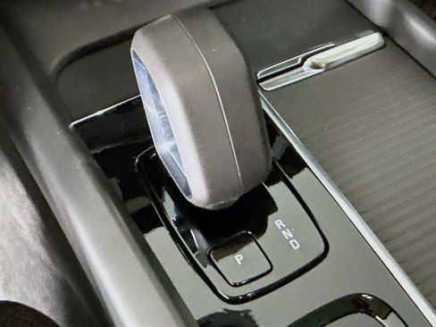 Used 2025 Volvo XC60 B5 Core w/ Protection Package Premier image 17