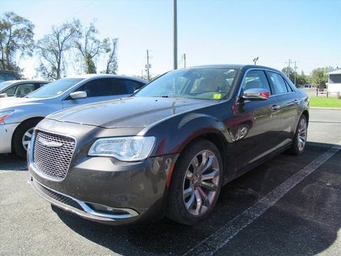 Used 2018 Chrysler 300 Limited image 2