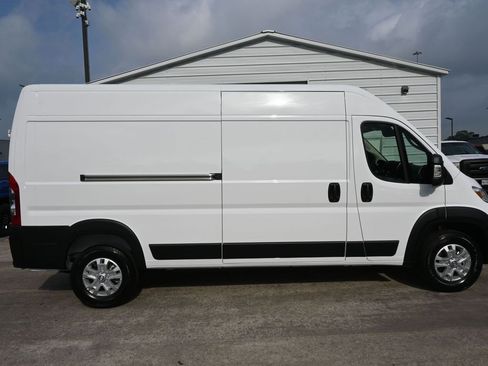 New 2025 RAM ProMaster 2500 w/ Quick Order Package 22G SLT image 33