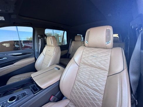 Used 2023 Cadillac Escalade Sport w/ LPO, ONYX Package image 10