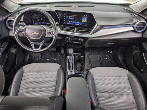 Used 2025 Chevrolet Trax LT w/ LT Convenience Package FWD image 25