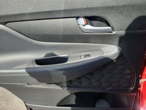 Used 2019 Hyundai Santa Fe SE image 7