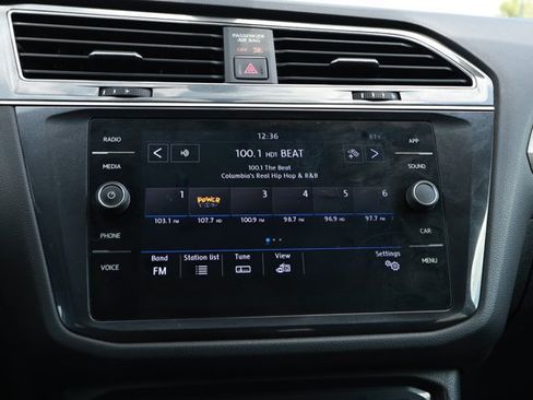 Used 2018 Volkswagen Tiguan SEL FWD image 16