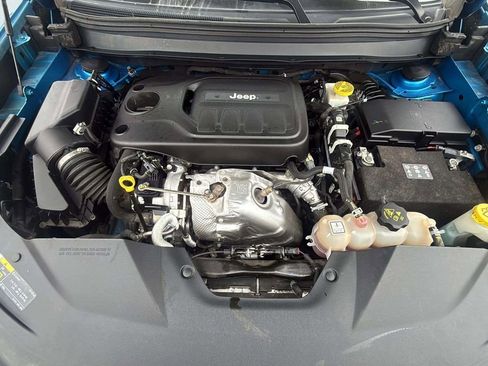 Used 2019 Jeep Cherokee Trailhawk w/ Cold Weather Group image 24