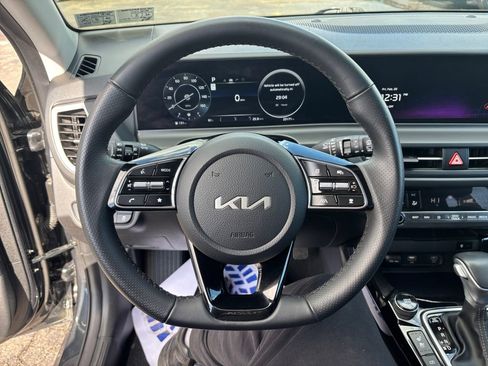 Certified 2024 Kia Seltos SX w/ SX Sunroof Package image 16