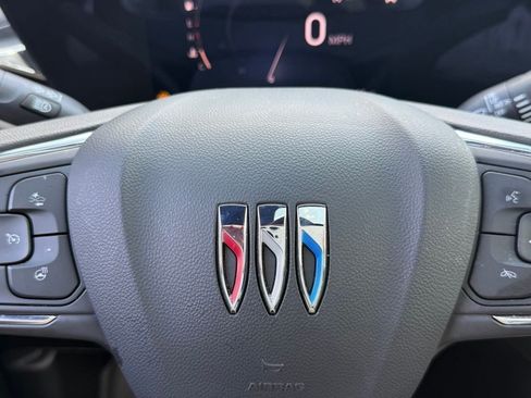 Used 2025 Buick Envista Avenir FWD image 25