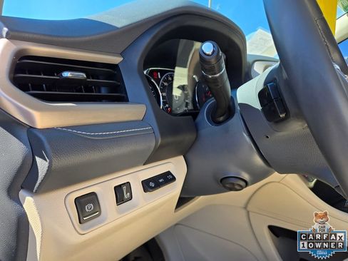 Used 2023 GMC Acadia Denali AWD/4WD image 26