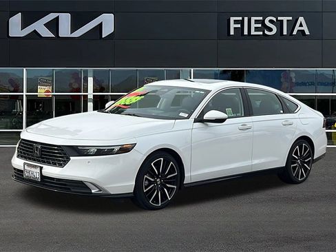 Used 2023 Honda Accord Touring image 2