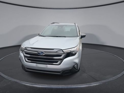 Used 2025 Subaru Forester Premium image 4