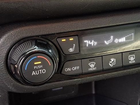 Used 2023 Nissan Kicks SR w/ SR Premium Package FWD image 20