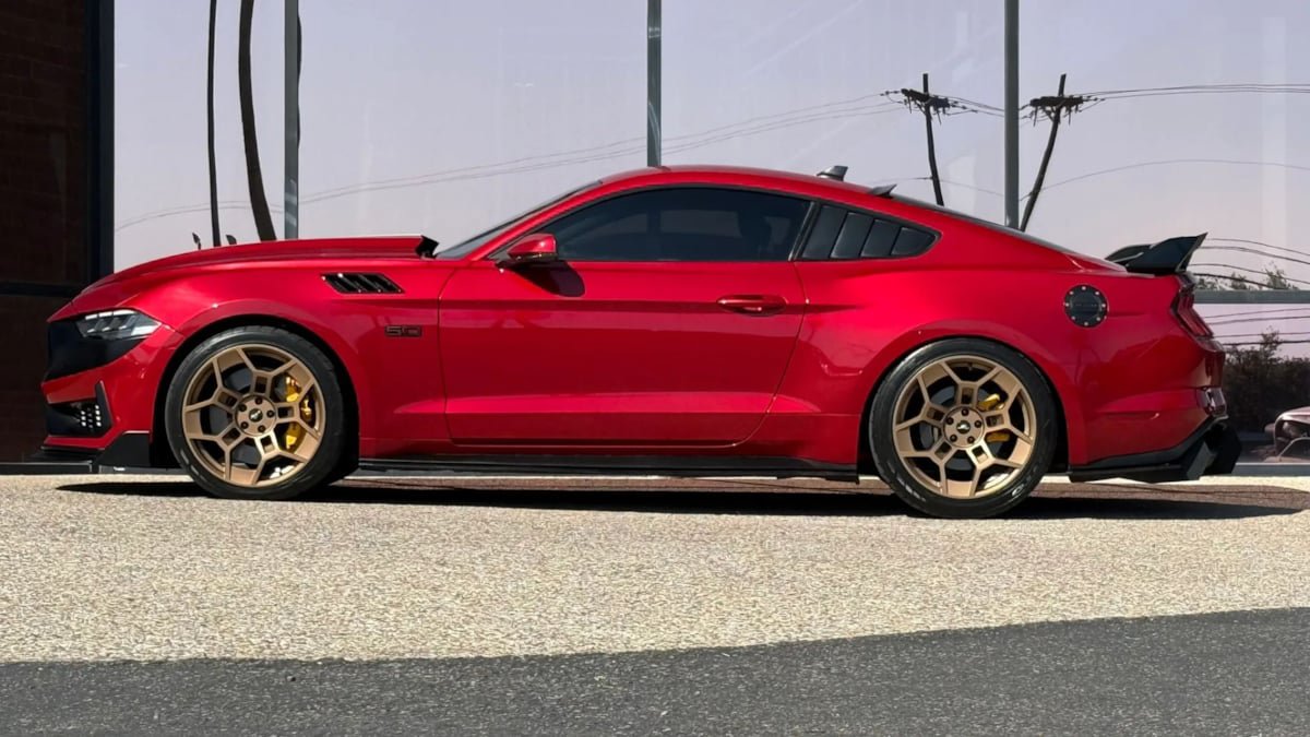 Used 2020 Ford Mustang GT Premium w/ GT Performance Package RWD image 8