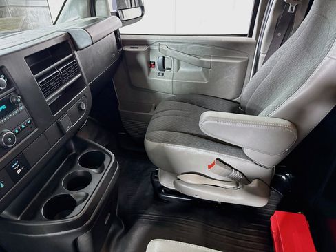 Used 2024 GMC Savana 2500 w/ Driver Convenience Package RWD image 21
