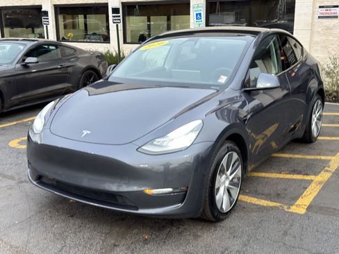 Used 2020 Tesla Model Y Long Range image 4
