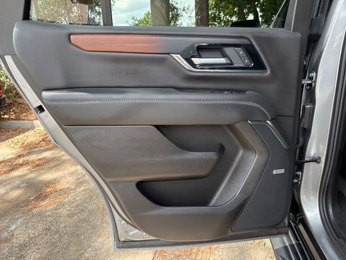Used 2025 GMC Yukon Denali AWD/4WD image 30