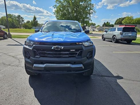 New 2025 Chevrolet Colorado Trail Boss w/ Midnight Edition AWD/4WD image 9