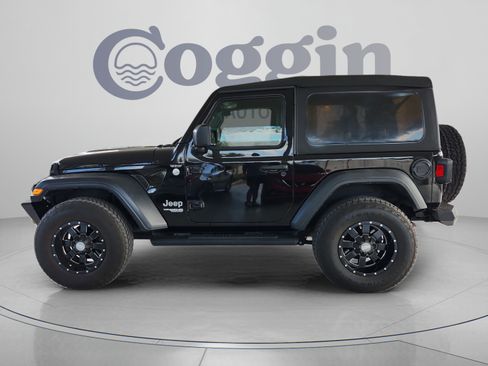 Used 2018 Jeep Wrangler Sport AWD/4WD image 2