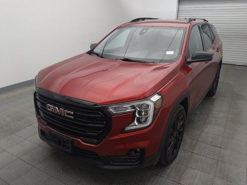 Used 2024 GMC Terrain SLT w/ Elevation Edition FWD image 15