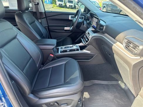 Used 2023 Ford Explorer XLT w/ Equipment Group 202A AWD/4WD image 35