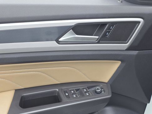 Used 2023 Volkswagen Atlas Cross Sport SE w/ Panoramic Sunroof Package image 9