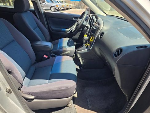 Used 2005 Toyota Matrix XR FWD image 10