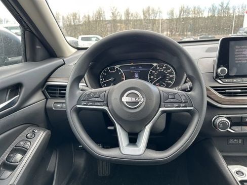 Used 2025 Nissan Altima 2.5 SV image 7