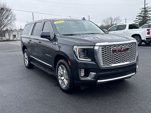 Used 2022 GMC Yukon XL Denali image 3