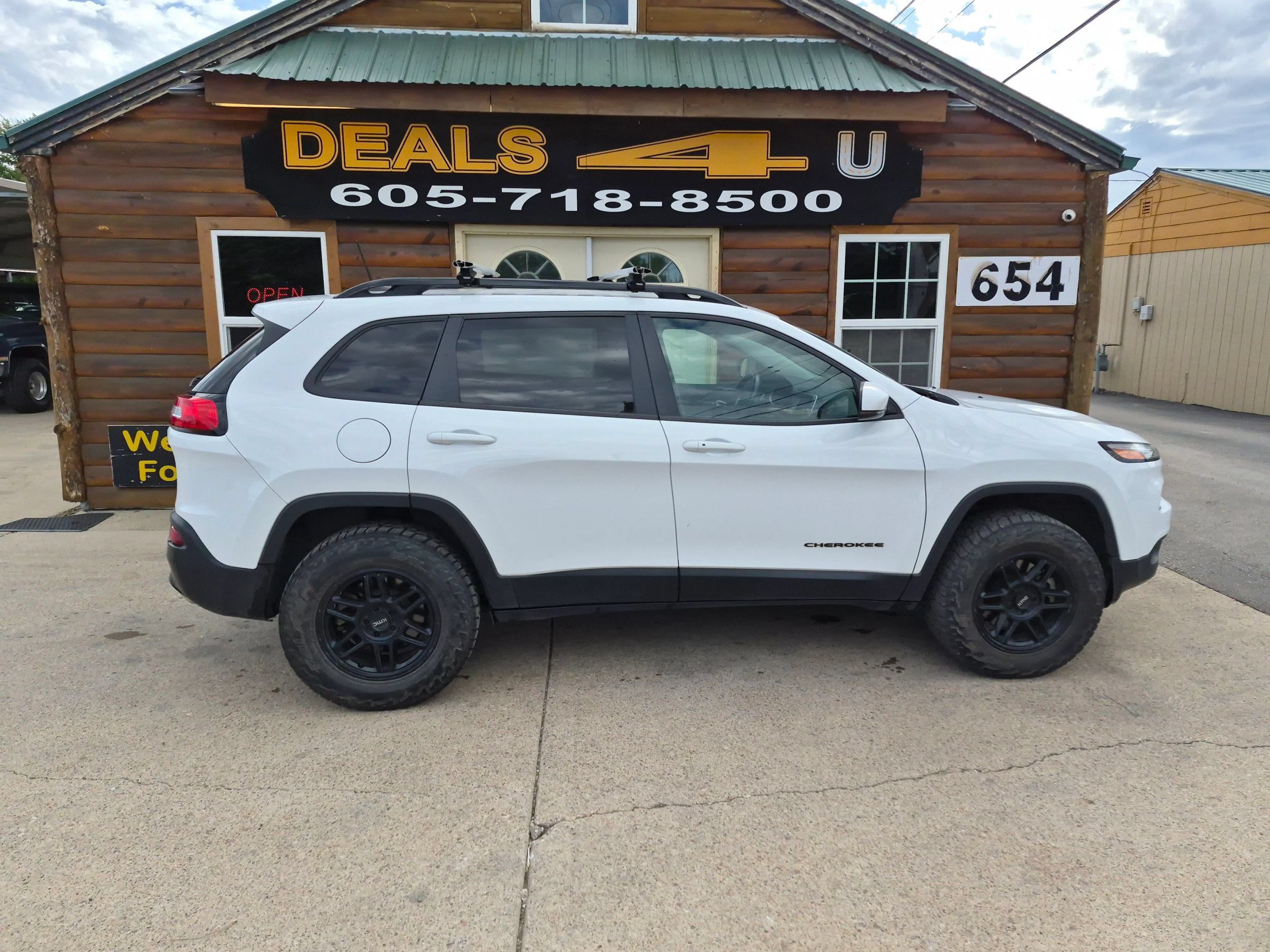 Used 2017 Jeep Cherokee High Altitude AWD/4WD image 2