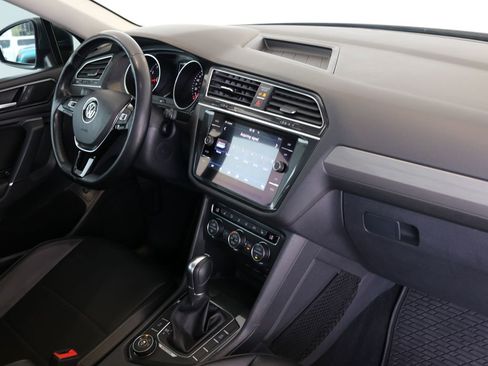 Used 2018 Volkswagen Tiguan SEL AWD/4WD image 45