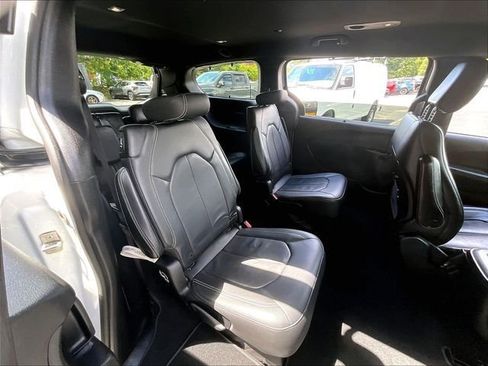 Used 2021 Chrysler Pacifica Touring-L w/ S Appearance Package FWD image 15