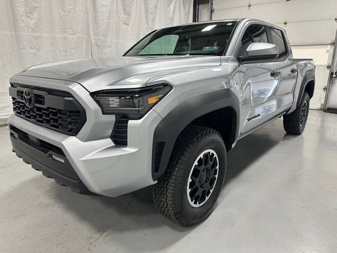 Used 2026 Toyota Tacoma TRD Off-Road AWD/4WD image 3
