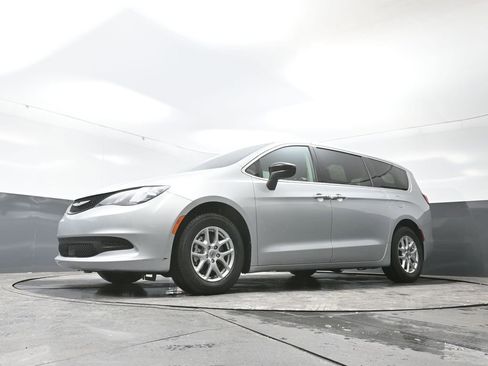 Used 2024 Chrysler Voyager LX image 51