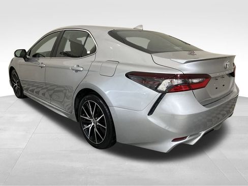 Used 2024 Toyota Camry SE FWD image 3