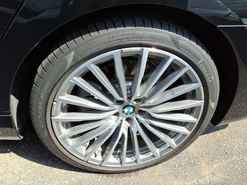 Used 2020 BMW 740i xDrive w/ Luxury Rear Seating Package AWD/4WD image 10