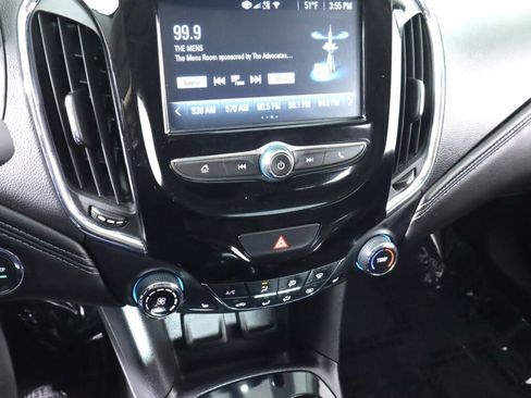 Used 2018 Chevrolet Cruze Premier image 15