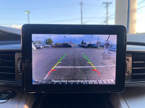 Used 2022 Ford Explorer XLT image 31