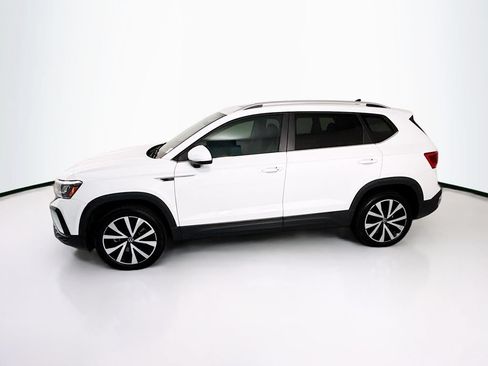 Used 2023 Volkswagen Taos SE w/ Panoramic Sunroof Package FWD image 8
