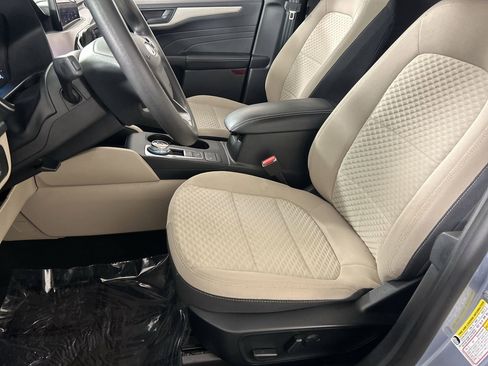 Used 2022 Ford Escape SE image 21