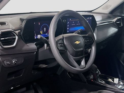 Used 2025 Chevrolet TrailBlazer LT w/ Driver Confidence Package FWD image 7