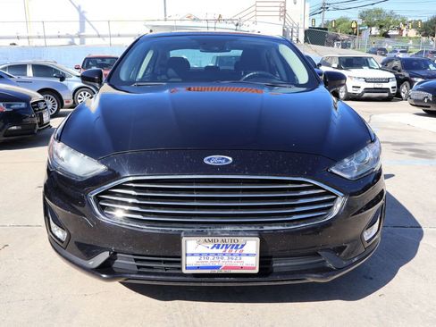 Used 2019 Ford Fusion SE AWD/4WD image 2