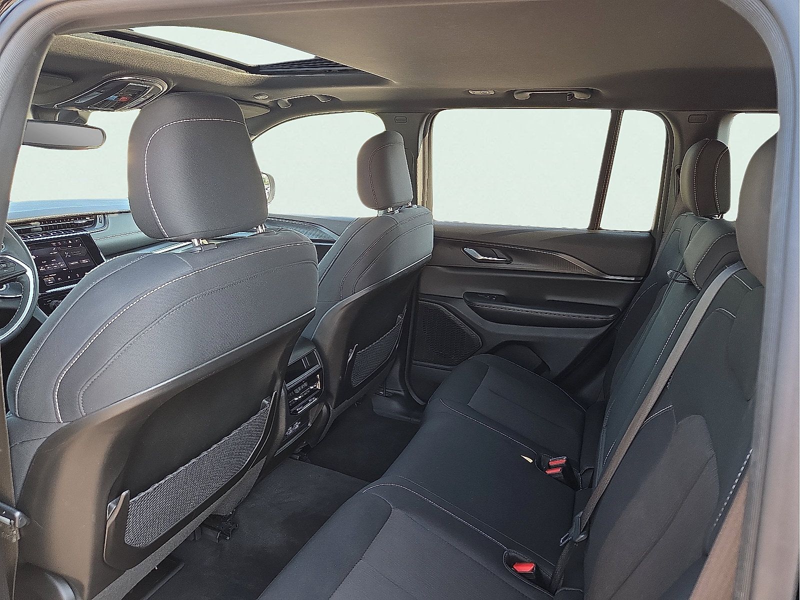 Used 2024 Jeep Grand Cherokee Laredo X RWD image 10
