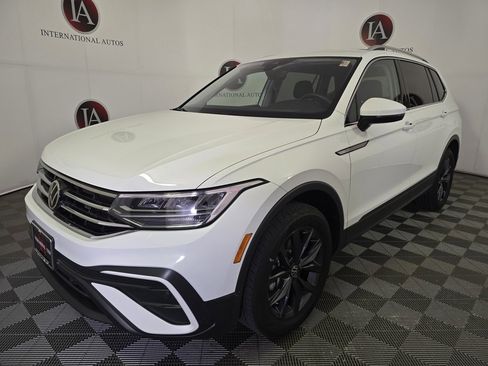 Used 2022 Volkswagen Tiguan SE image 5