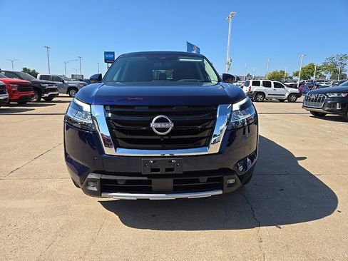 Used 2022 Nissan Pathfinder Platinum image 8