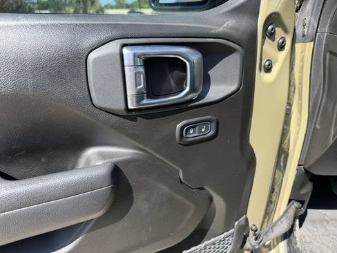 Used 2025 Jeep Wrangler Sport AWD/4WD image 11