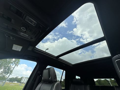 Certified 2022 Cadillac Escalade Sport w/ LPO, Floor Liner Package AWD/4WD image 22